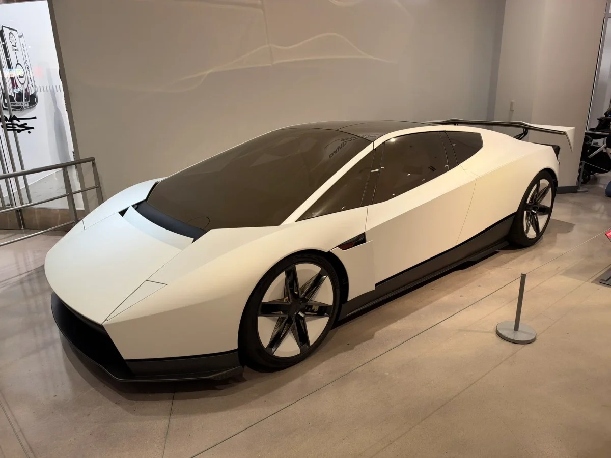 搭载冷气推进系统,特斯拉新款 Roadster 在洛杉矶彼得森汽车博物馆展出