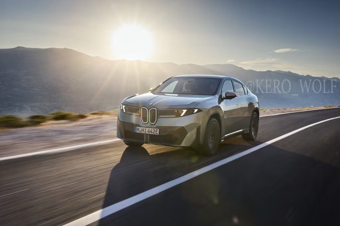 2027 款宝马电动轿跑 SUV iX4 曝光:溜背造型,17.9 英寸中央触控屏 车型实拍