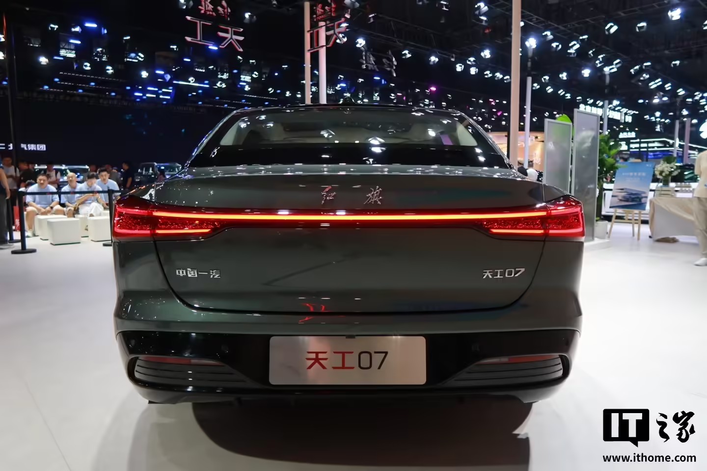 红旗天工 07 中大型纯电轿车开启预售:最高纯电续航 730km,限时 16.99 万元起 车型实拍