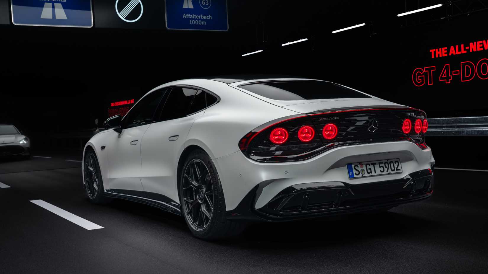 梅赛德斯-AMG GT 电动车分层声浪争议:技术本质与品牌策略的冲突 详情细节