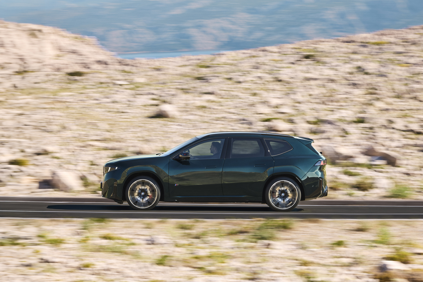 宝马 iX3 M60 xDrive 新世代纯电 SUV 发布：612 马力 3.9 秒破百，WLTP 续航 754 公里 车型实拍