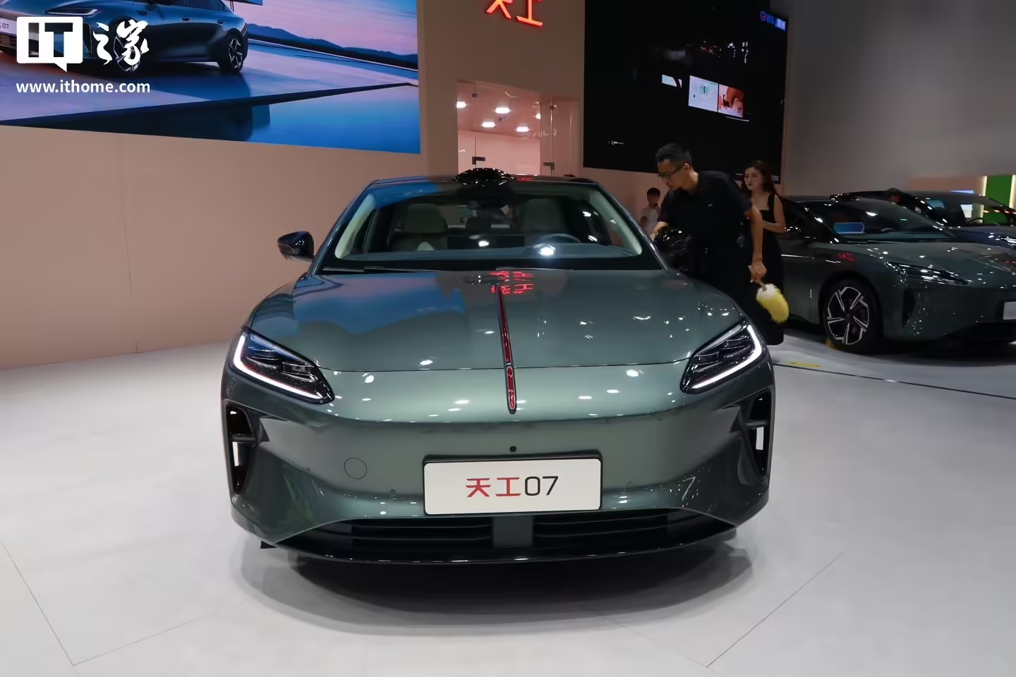红旗天工 07 中大型纯电轿车开启预售:最高纯电续航 730km,限时 16.99 万元起