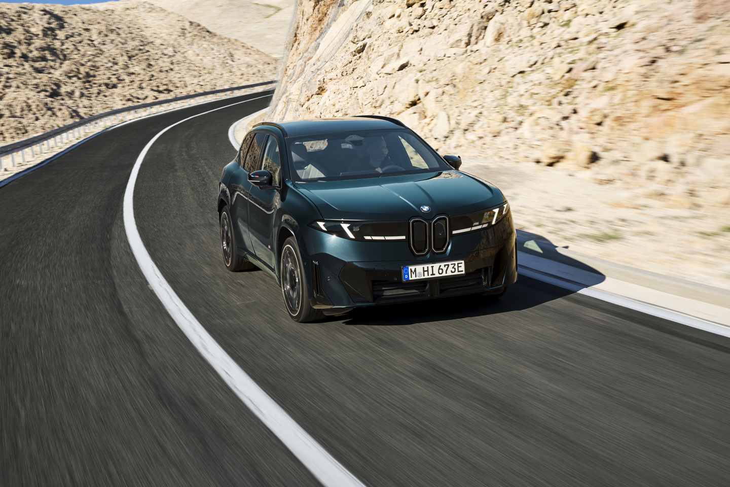 宝马 iX3 M60 xDrive 新世代纯电 SUV 发布：612 马力 3.9 秒破百，WLTP 续航 754 公里 车型实拍