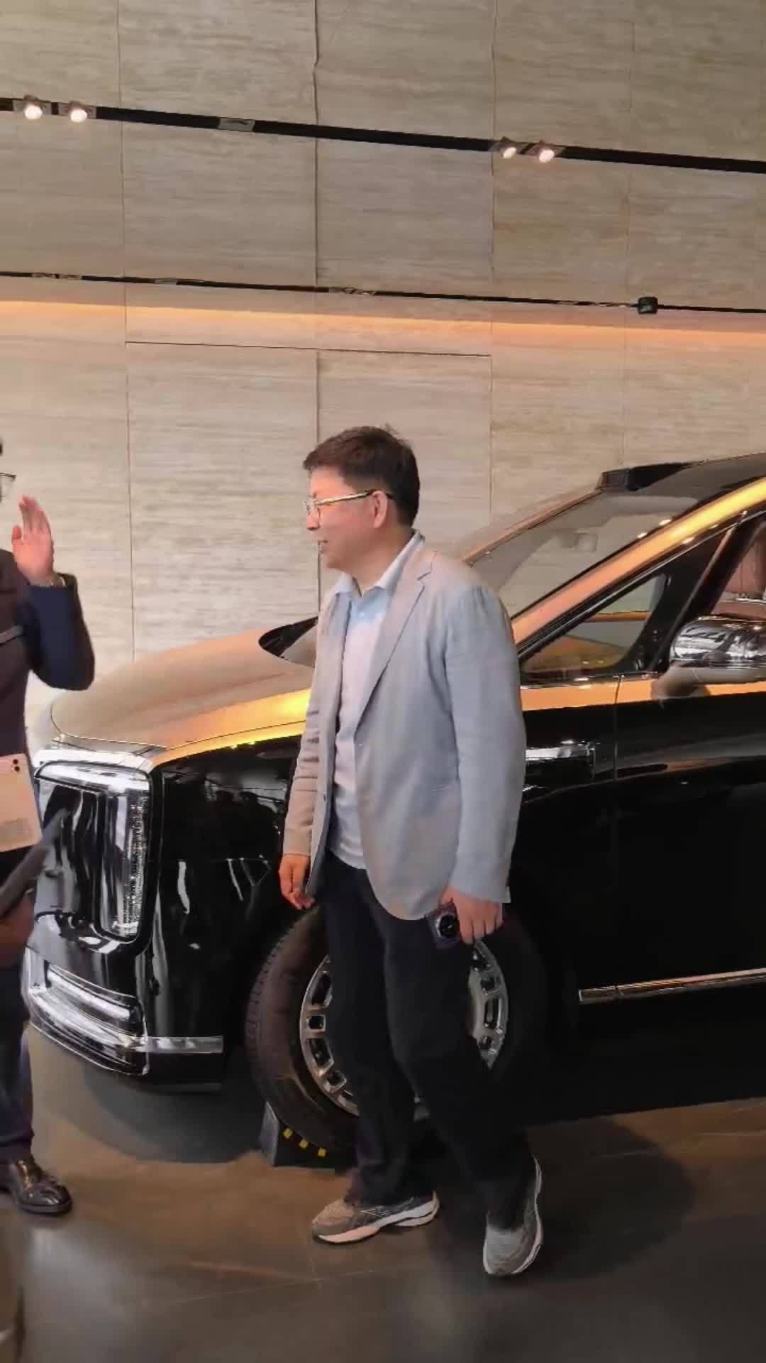 尊界SUV 2026年2/3月上市:余承东称定位超高端,价格极具竞争力