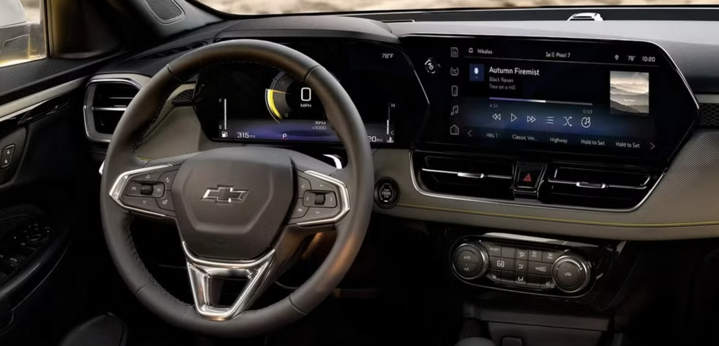通用汽车推出 2027 款雪佛兰 Silverado 1500/GMC Sierra 1500 车型,将 CarPlay / Android Auto 整合入自家车机卡片 车型实拍