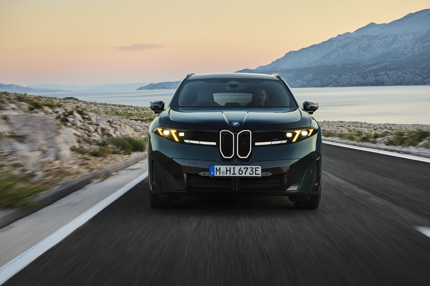 宝马 iX3 M60 xDrive 新世代纯电 SUV 发布：612 马力 3.9 秒破百，WLTP 续航 754 公里 车型实拍