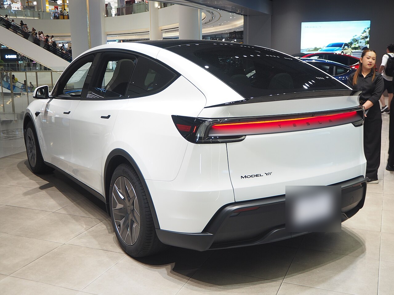 特斯拉Model Y L上市：售价33.9万元，六座布局配751公里续航